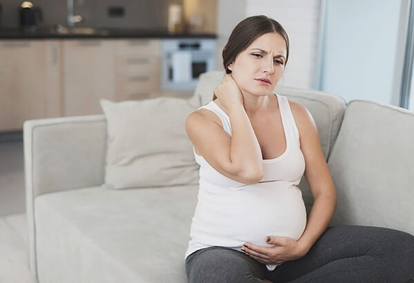 Những nguyên nhân mẹ bầu đau mỏi vai gáy khi mang thai